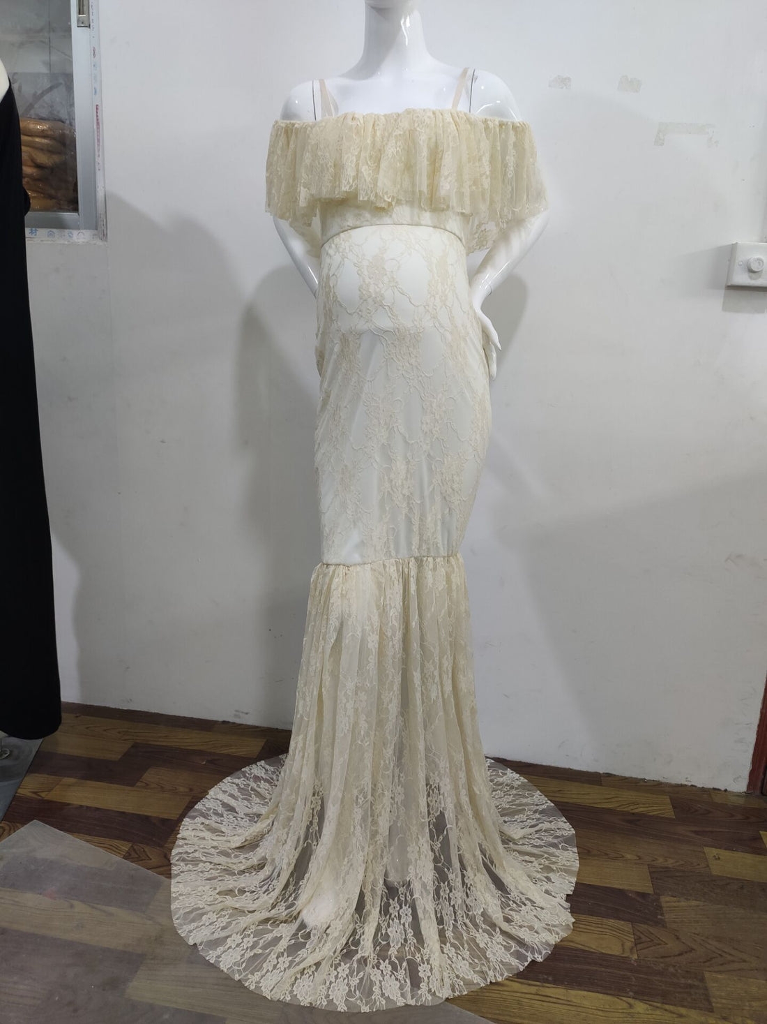 Lace maternity dress